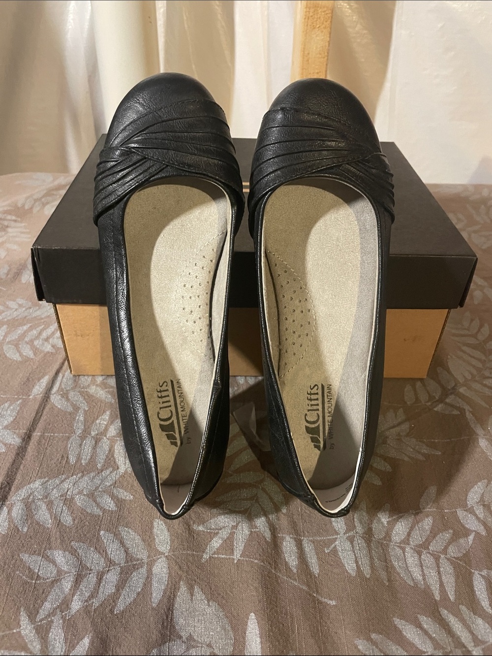 Cliffs by WHITE MOUNTAIN Black Ruched Slip-On Ballet Flats
